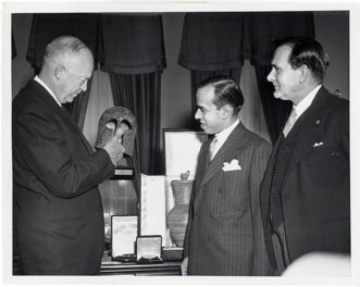 When an Amphora Is Not Just an Amphora: Greek Antiquities as Presidential Gifts