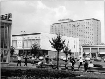 Building Divided Berlin