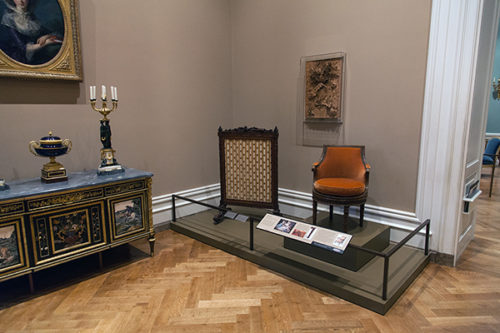 Marie-Antoinette’s Swiveling Armchair Is the New Centerpiece of Neoclassical Furniture Gallery